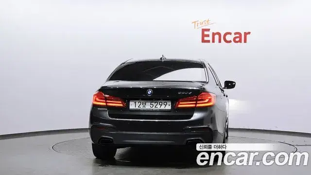 BMW 5 Series 2018 — Şəkil 13/20