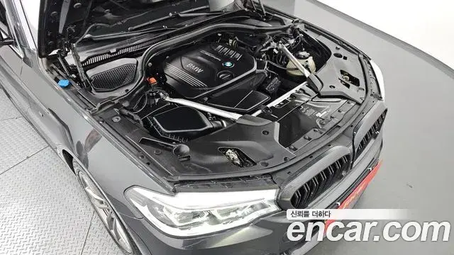 BMW 5 Series 2018 — Şəkil 8/20