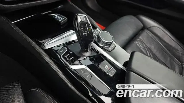 BMW 5 Series 2018 — Şəkil 17/20