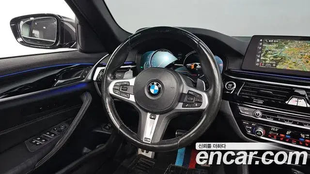 BMW 5 Series 2018 — Şəkil 9/20