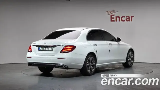 Mercedes-Benz E-Class 2020 — Фото 2/20