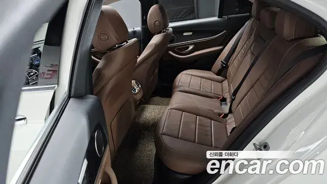 Mercedes-Benz E-Class 2020 — Фото 12/20