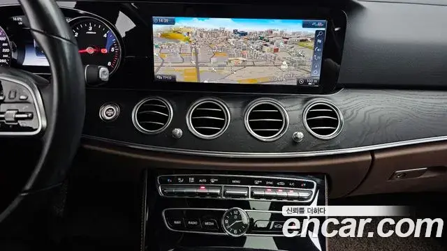 Mercedes-Benz E-Class 2020 — Фото 14/20