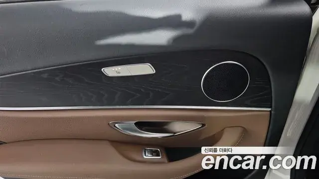 Mercedes-Benz E-Class 2020 — Фото 19/20