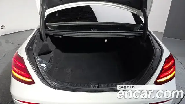 Mercedes-Benz E-Class 2020 — Фото 20/20