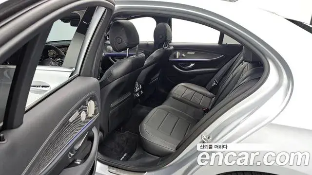 Mercedes-Benz E-Class 2022 — Фото 10/20