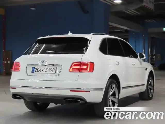 Bentley Bentayga 2018 — Şəkil 9/20
