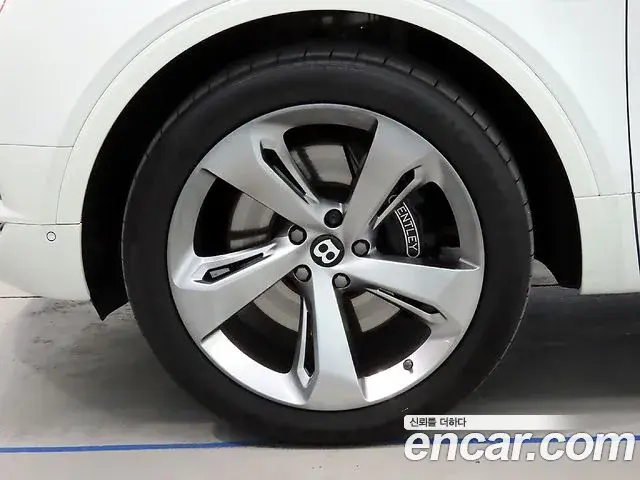 Bentley Bentayga 2018 — Şəkil 4/20
