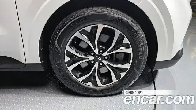 Kia Carnival 2021 — Фото 5/20
