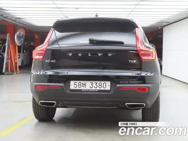 Volvo XC40 2018 — Photo 11/20