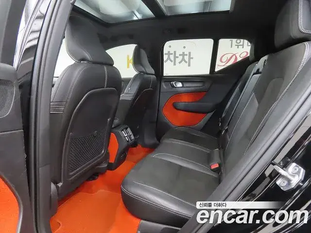 Volvo XC40 2018 — Photo 7/20