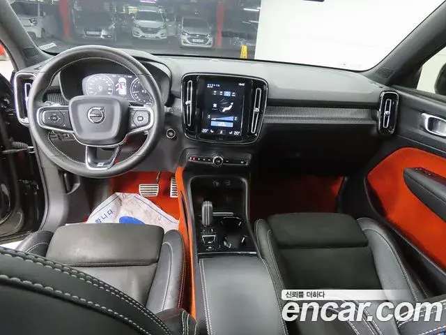 Volvo XC40 2018 — Photo 1/20
