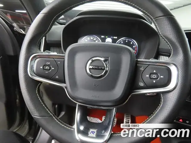 Volvo XC40 2018 — Photo 19/20