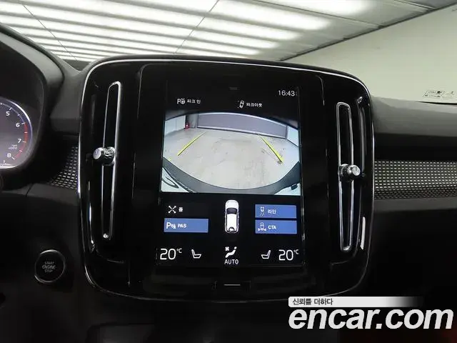 Volvo XC40 2018 — Photo 6/20