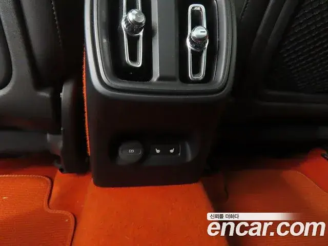 Volvo XC40 2018 — Photo 13/20