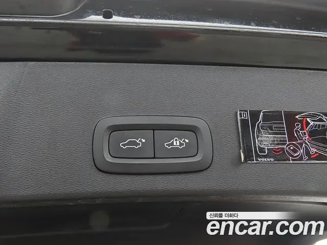 Volvo XC40 2018 — Photo 16/20
