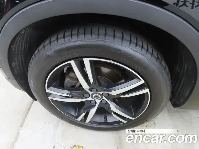 Volvo XC40 2018 — Photo 18/20