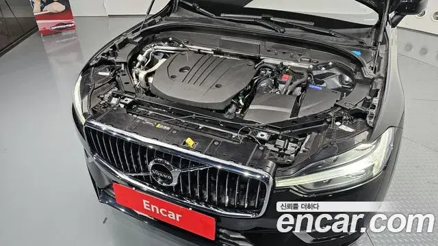 Volvo XC60 2021 — Şəkil 9/20