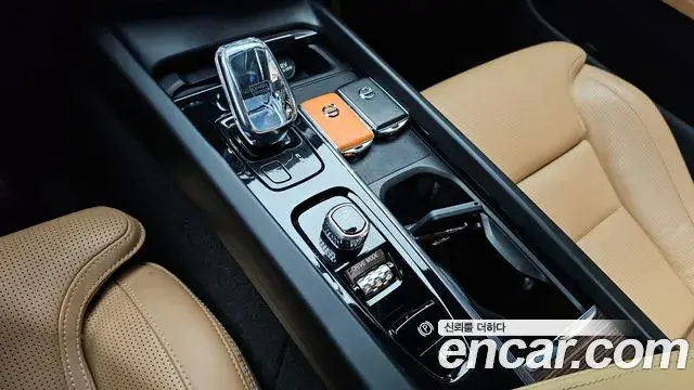 Volvo XC60 2021 — Şəkil 15/20