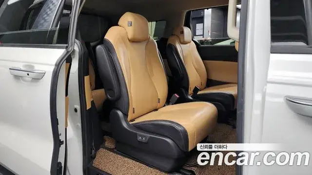 Kia Carnival 2021 — Фото 12/20