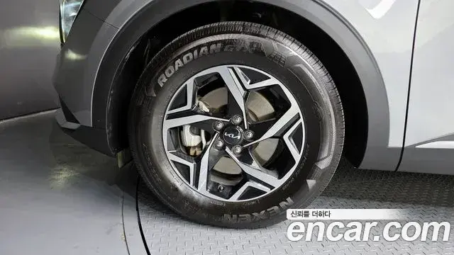 Kia Sportage 2021 — ფოტო 13/20