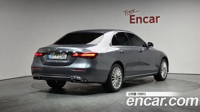 Mercedes-Benz E-Class 2021 — ფოტო 16/20
