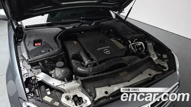 Mercedes-Benz E-Class 2021 — ფოტო 1/20