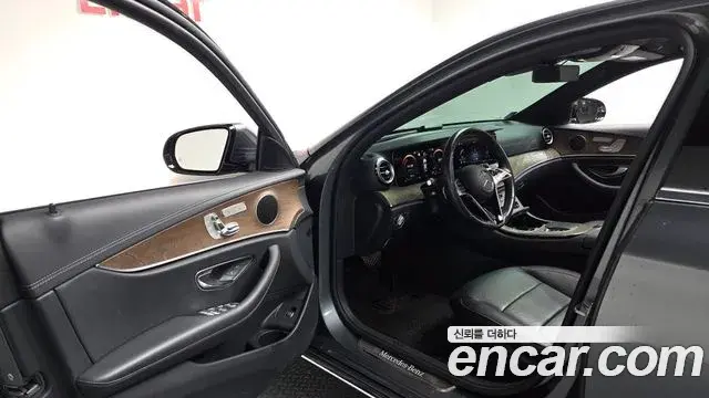 Mercedes-Benz E-Class 2021 — ფოტო 14/20