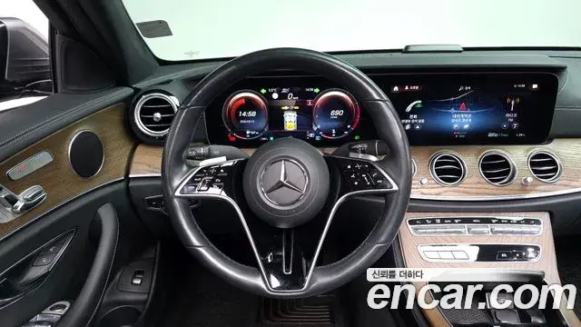 Mercedes-Benz E-Class 2021 — ფოტო 4/20