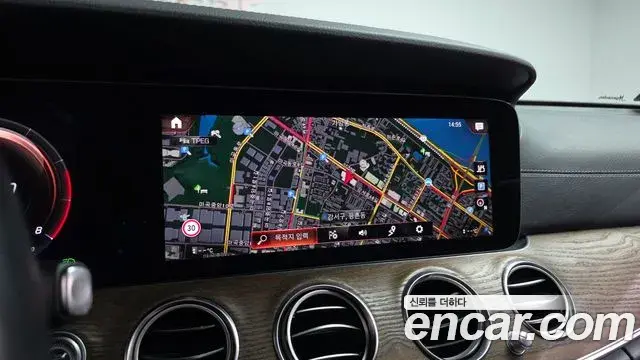 Mercedes-Benz E-Class 2021 — ფოტო 5/20