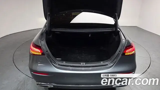 Mercedes-Benz E-Class 2021 — ფოტო 3/20