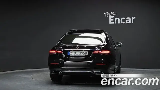 Mercedes-Benz E-Class 2022 — Фото 4/20