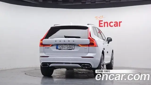 Volvo XC60 2020 — Photo 19/20