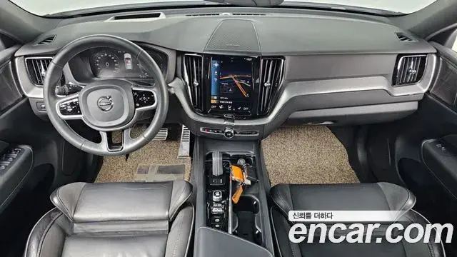 Volvo XC60 2020 — Photo 8/20