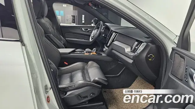 Volvo XC60 2020 — Photo 5/20