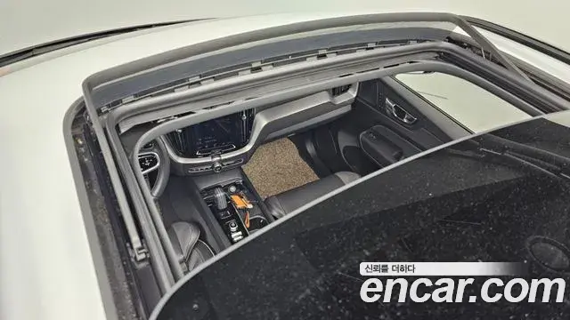 Volvo XC60 2020 — Photo 16/20