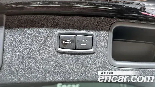 Porsche Macan 2023 — ფოტო 18/20