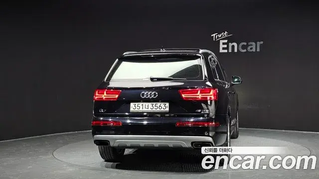 Audi Q7 2019 — Şəkil 18/20