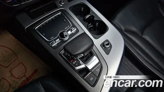 Audi Q7 2019 — Şəkil 12/20