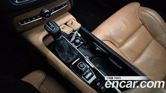 Volvo XC90 2019 — Şəkil 20/20