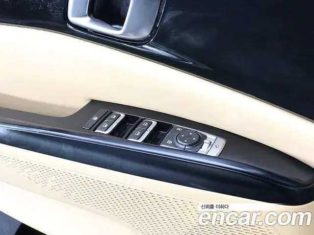 Kia Carnival 2021 — Фото 18/20