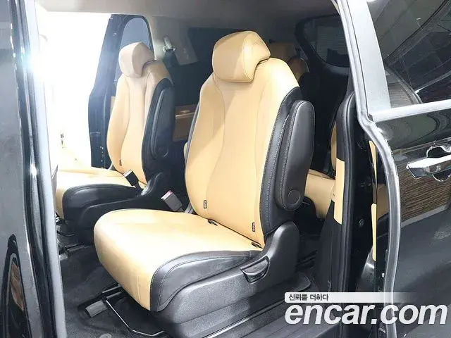 Kia Carnival 2021 — Фото 19/20