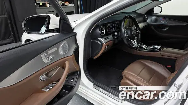 Mercedes-Benz E-Class 2019 — Фото 10/20