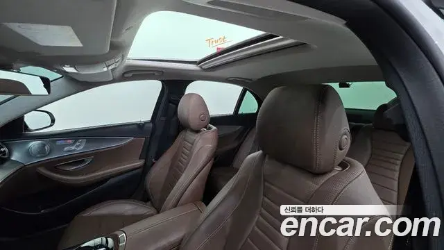 Mercedes-Benz E-Class 2019 — Фото 19/20