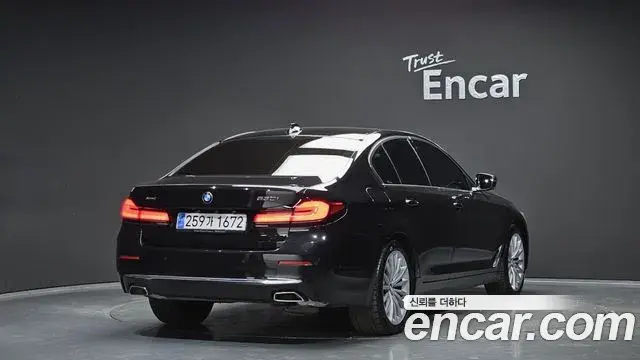 BMW 5 Series 2023 — ფოტო 17/20