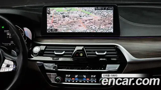 BMW 5 Series 2023 — ფოტო 4/20