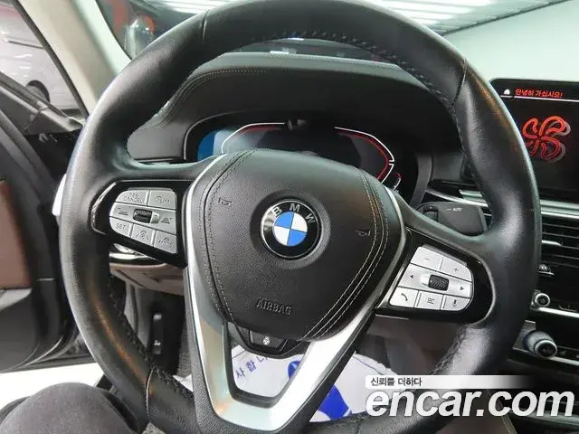 BMW 5 Series 2022 — Photo 10/20