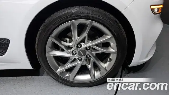 Genesis G70 2021 — ფოტო 2/20
