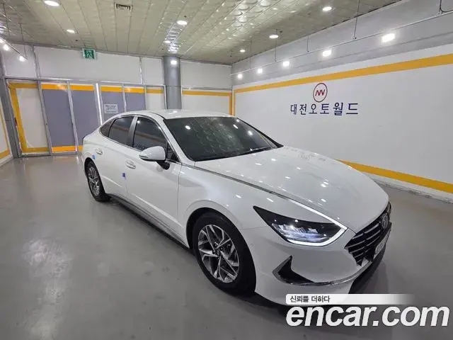 Hyundai Sonata Hybrid 2019 — Photo 8/20