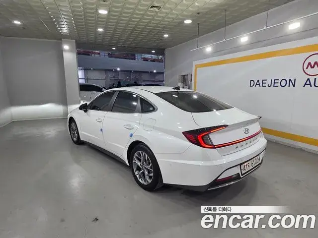 Hyundai Sonata Hybrid 2019 — Photo 7/20